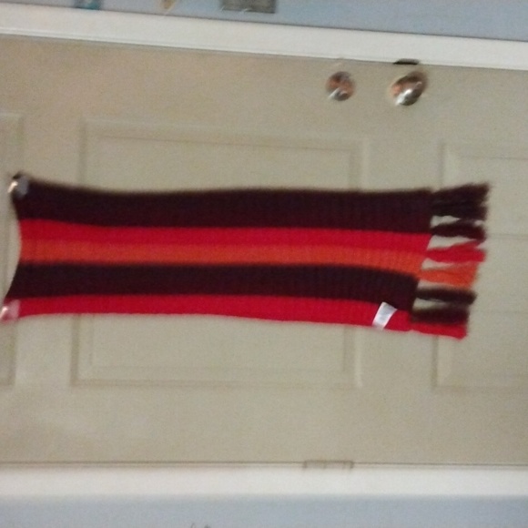 Long knitted scarf - Picture 5 of 8